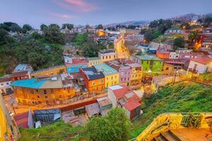 colorida edifícios do a unesco mundo herança cidade do Valparaíso dentro Chile foto