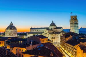 a famoso inclinado torre dentro pisa, Itália foto