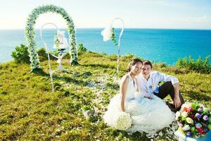 lindo recentemente casado casal foto