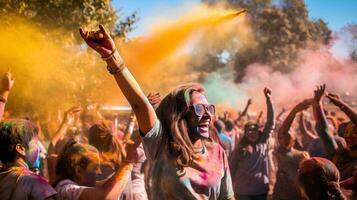 pessoas a comemorar a holi festival do cores foto