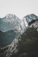 paisagem montanhosa em bilbao espanha foto