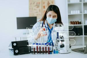 fêmea cientista investigador conduzindo a experimentar trabalhando dentro a químico laboratório com vr ícones foto