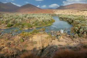 epupa cai em a kuene rio, Namíbia foto
