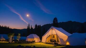 acampamento dentro a montanhas às pôr do sol. ai generativo