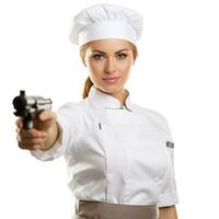 chefe de cozinha mulher com arma de fogo isolado foto