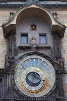 relógio astronômico na parede da antiga prefeitura de Praga, República Tcheca