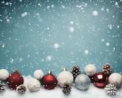uma neve fundo com Natal bolas e cones foto