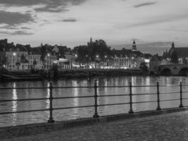 verão Tempo às maastricht dentro a Países Baixos foto