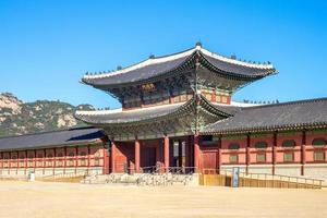 heungnyemun, no palácio de changdeokgung em seul na coreia do sul em seul na coreia do sul foto