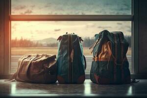 malas para viagem, bagagem dentro a aeroporto terminal contra a fundo do a janela e a pista. ai generativo foto