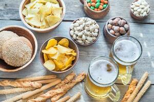 dois óculos do Cerveja com aperitivos foto