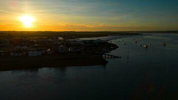 pôr do sol às Felixstowe balsa aéreo Visão foto