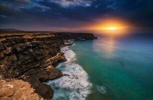 tropical mar pôr do sol árvore céu Visão fundo foto