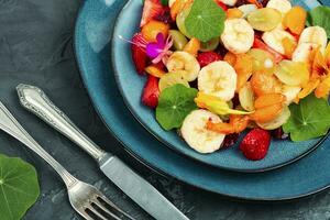 chagas salada com frutas foto