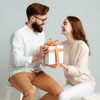 uma homem dá uma Deleitado e surpreso mulher uma belas embrulhado presente em uma luz fundo. jovem amoroso casal. em uma luz fundo. generativo ai. foto