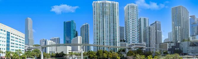Miami, luxo condomínios localizado perto cidade financeiro Centro e Biscaia baía foto