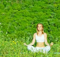 yoga e meditação ao ar livre foto