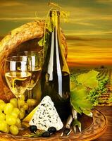 vinho e queijo romântico jantar ao ar livre foto