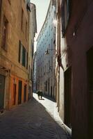 uma rua dentro savona, Itália foto