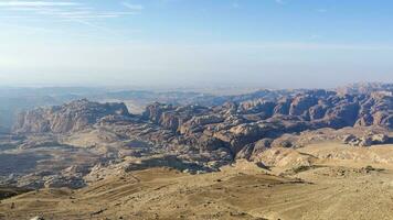 com camelo caravana através a desertos do wadi rum, Jordânia foto