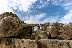 ruínas gregas em selinunte na sicília, itália foto