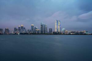 cidade panorama por aí a lago dentro suzhou, China. foto