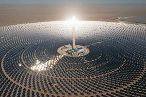 fotovoltaico poder geração, solar térmico poder estação dentro dunhuang, China. foto