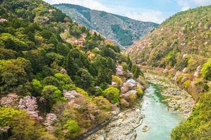 vista aérea de arashiyama em kyoto, no japão foto