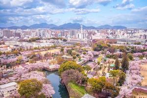 paisagem urbana da cidade de himeji em hyogo no japão foto