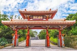 portão shureimon do castelo shuri em okianawa foto