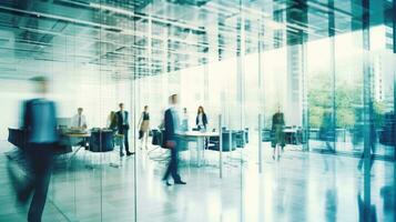 o negócio pessoas caminhando dentro uma corredor dentro uma moderno escritório prédio. borrado movimento fundo foto