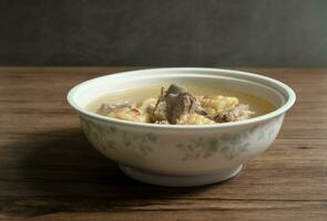 milho e carne de porco osso sopa, delicioso chinês Comida. foto