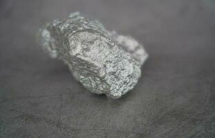 prata minério , precioso pedras a partir de prata minas foto