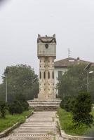 acquasparta, itália 2020 - monumento aos caídos da cidade de acquasparta foto