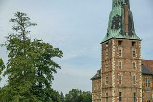 a velho castelo do rasefeld dentro Alemanha foto