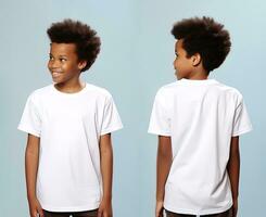 frente e costas Visualizações do uma pequeno Garoto vestindo uma branco camiseta. ai gerado foto