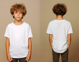 frente e costas Visualizações do uma pequeno Garoto vestindo uma branco camiseta. ai gerado foto