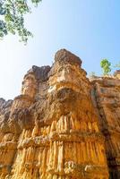 pha chor ou o grand canyon chiangmai no parque nacional de mae wang chiang mai, tailândia foto