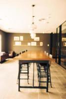 desfoque abstrato e interior desfocado de restaurante e café foto
