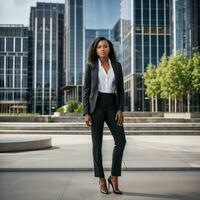 foto do inteligente africano mulher com Preto o negócio terno às grande moderno cidade, generativo ai