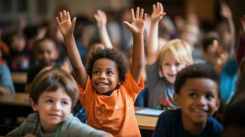 uma grupo do diverso alunos avidamente levantar seus mãos dentro uma Sala de aula pronto para uma Novo escola ano foto