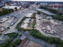 aéreo Visão do iluminado luton cidade do Inglaterra Reino Unido depois de pôr do sol durante noite do verão. imagem estava capturado com drones Câmera em set 1º, 2023 foto