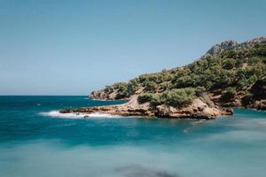 alcudia em mallorca la victoria turquoise beach e s illot das ilhas baleares foto