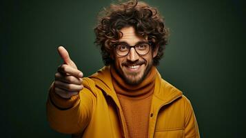 sorridente africano americano homem apontando com dedo às Câmera isolado em fundo. generativo ai foto