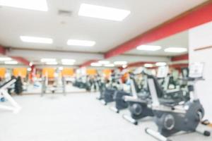 Resumo desfocar interior de ginásio e sala de fitness foto