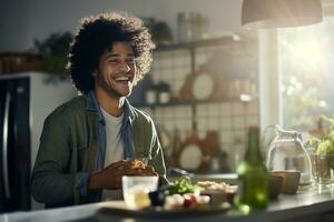 feliz homem comendo café da manhã dentro a cozinha foto