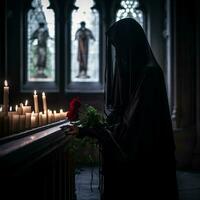 uma mulher dentro uma Preto roupão segurando uma rosa dentro frente do velas generativo ai foto