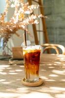 café expresso com suco de coco em cafeteria foto