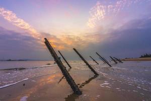 picos anti-pouso na praia de kinmen, taiwan foto