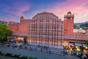 hawa mahal na noite, jaipur, rajasthan, índia. foto